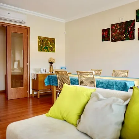 3-bed In Town Centre With Beach Access! Appartamento Tavira
