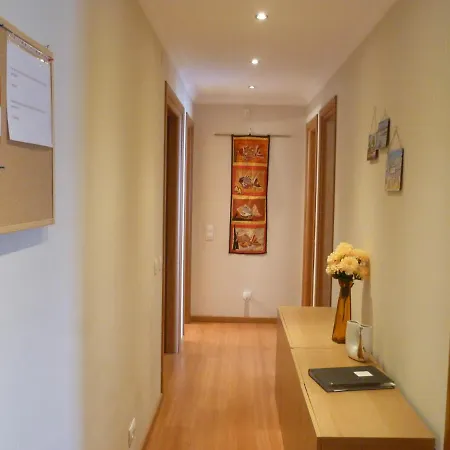 Apartment 3-bed In Town Centre With Beach Access! *
