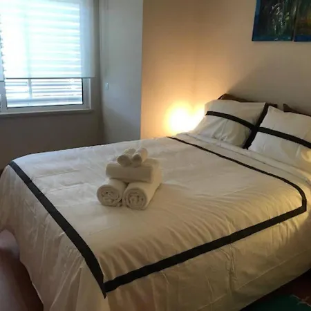 Appartamento 3-bed In Town Centre With Beach Access!