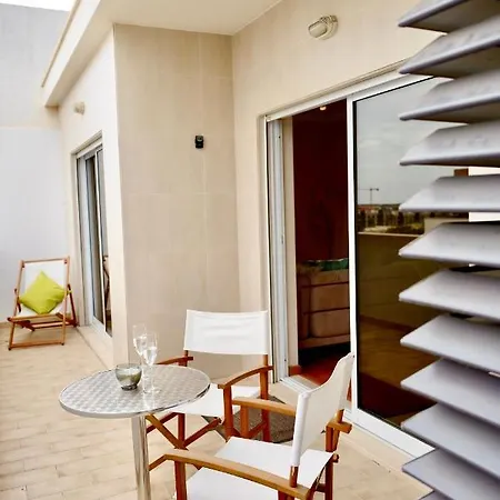 3-bed In Town Centre With Beach Access! *