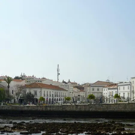 Apartment 3-bed In Town Centre With Beach Access!