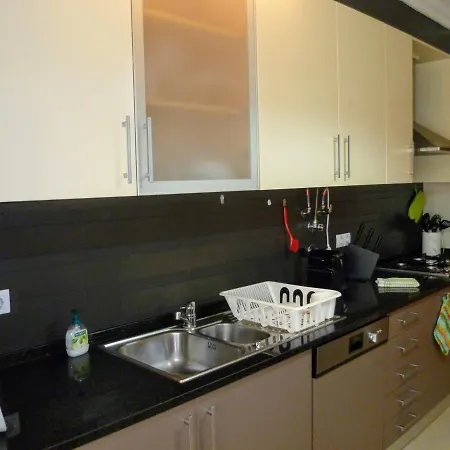 3-bed In Town Centre With Beach Access! Appartamento *